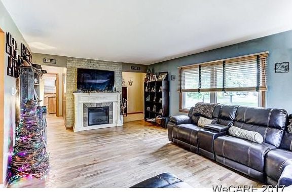 2nd image of 902 Tremont Ave