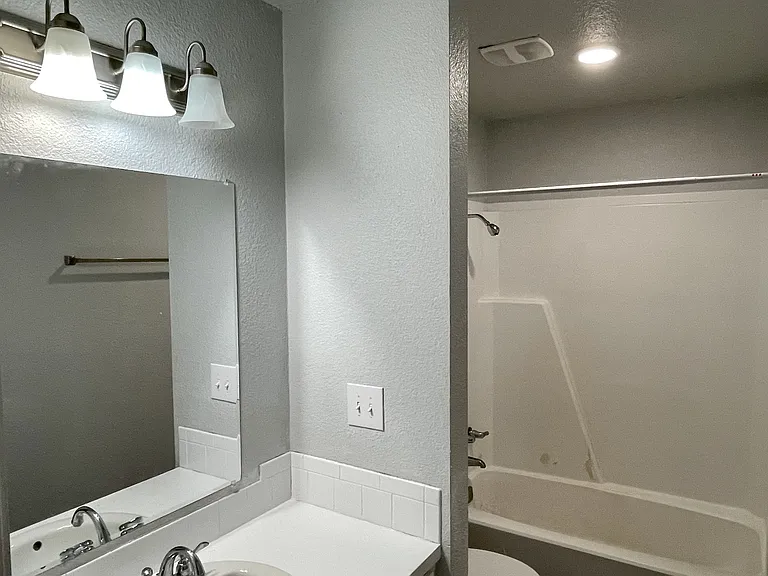 121 Julie Dr — Photo 13
