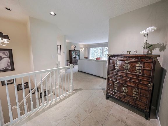 4th image of 934 SW Cheltenham St