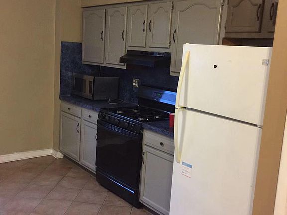2nd image of 6625 Glenloch St