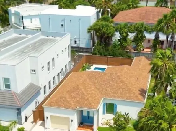 210 W Acapulco St, South Padre Island, TX 78597