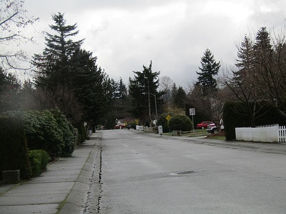 5th image of 5806 93rd Pl NE