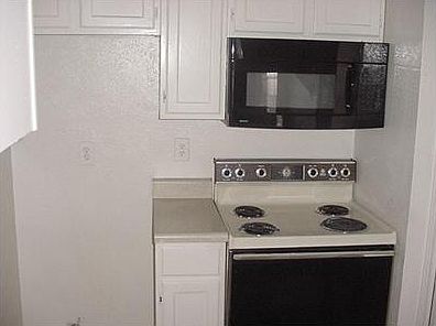 5th image of 9520 Royal Ln APT 303