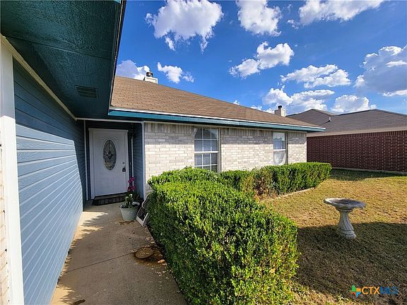 3rd image of 3906 Roundrock Dr