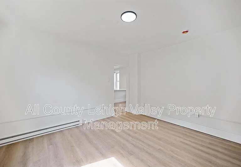122 E Goepp St #1 — Photo 8