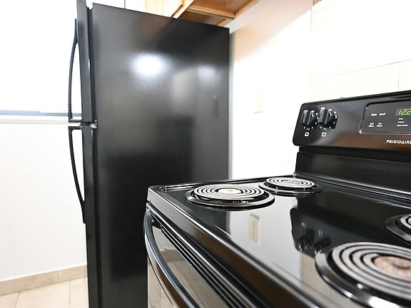 2nd image of 140 Washington St APT A2