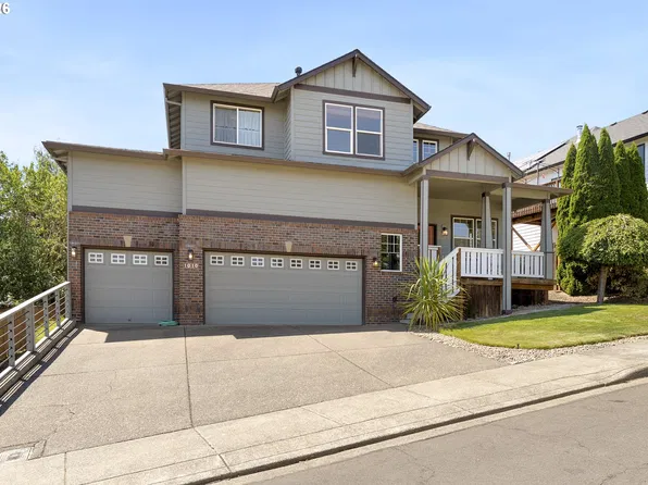 1010 SW Falcon Crest Dr, Dundee, OR 97115