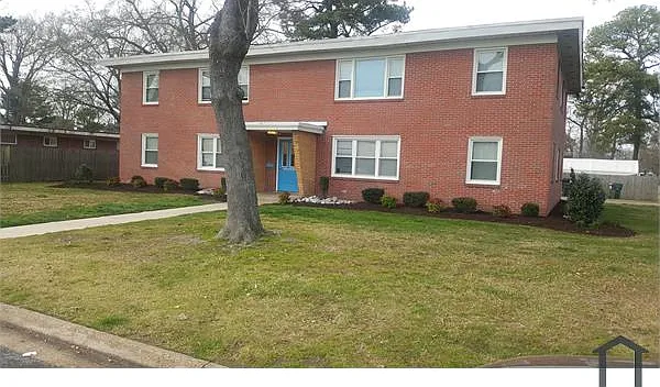 3 bed, 1000 sqft, $1,800 — Photo 1