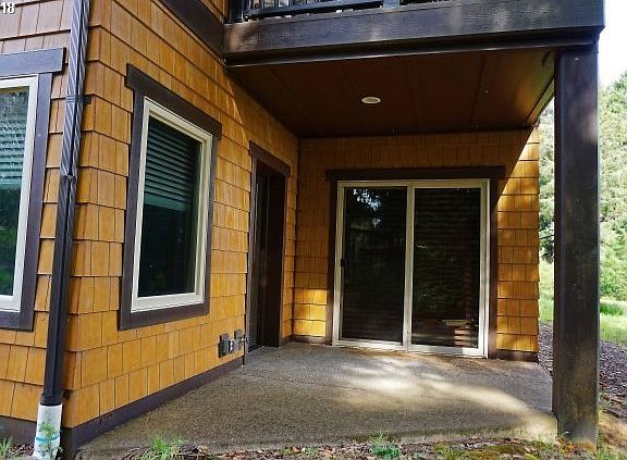 4th image of 3074 NE Cascara Ct