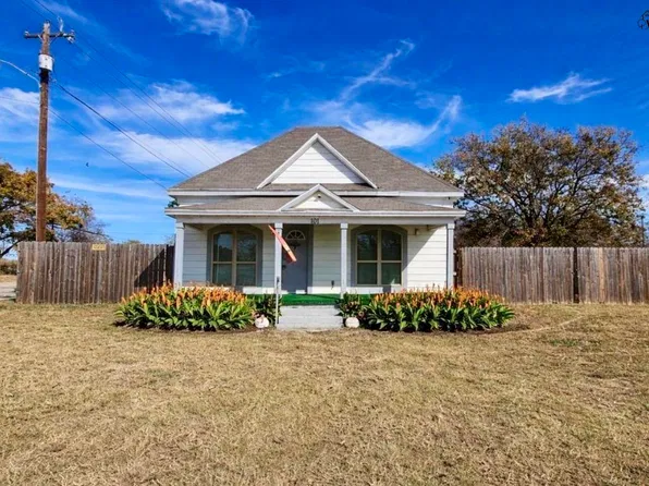 101 S Walnut St, Petrolia, TX 76377