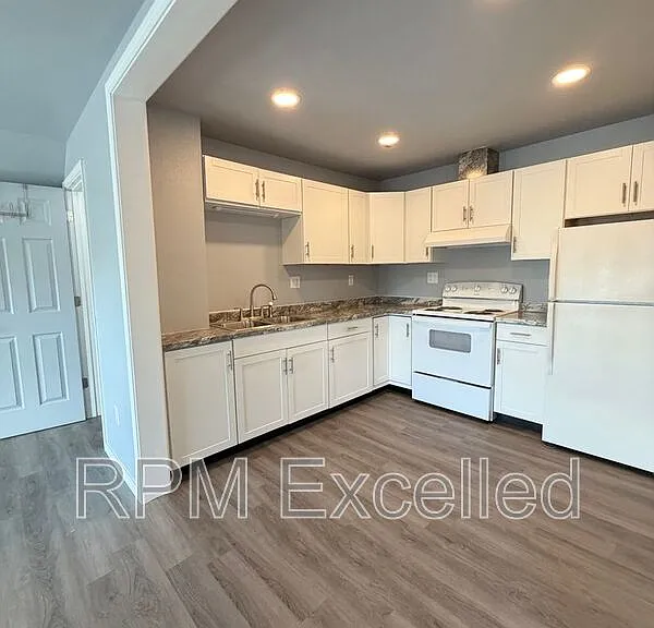 717 W Stewart #C — Photo 8