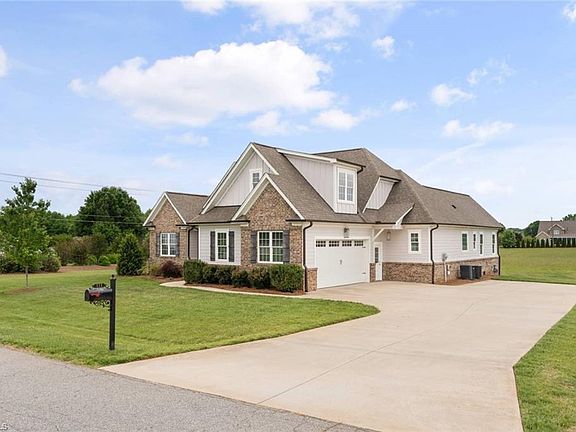 2nd image of 111 Wellington Ct
