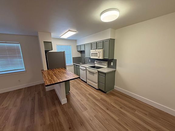 2nd image of 1516 Aztec Ave APT 204
