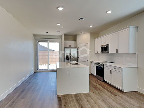 4th image of 514 Silverbell Falls Pl