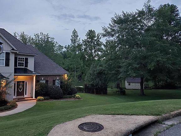 Lots of curb appeal!