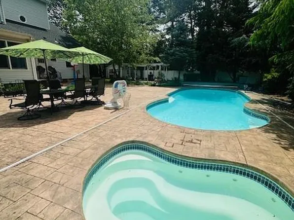 11 Hampton Rd, Monroe Township, NJ 08831