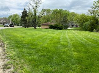 9S718 Highland Rd, Willowbrook, IL 60527