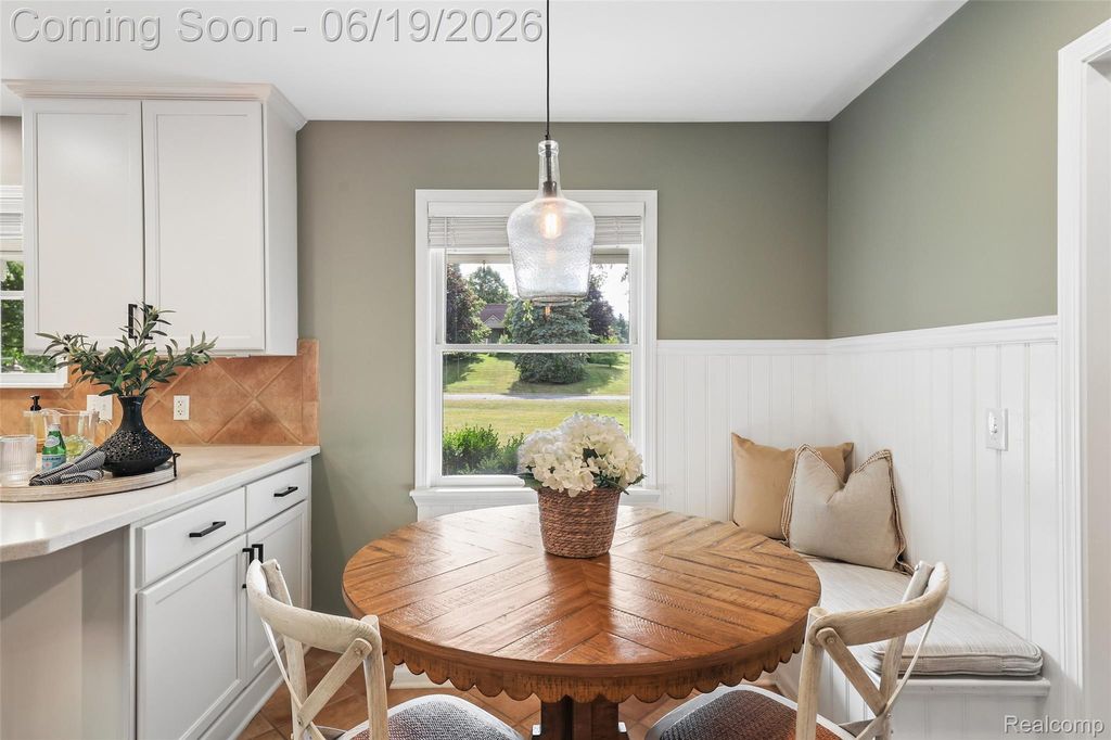 9787 York Woods Dr, Saline, MI - View 3