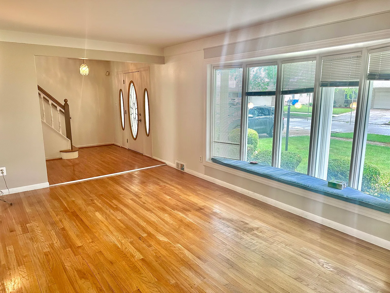 3 bed, 2311 sqft, $2,700 — Photo 2