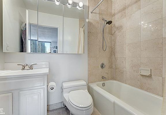 5th image of 250 E 40th St APT 31B