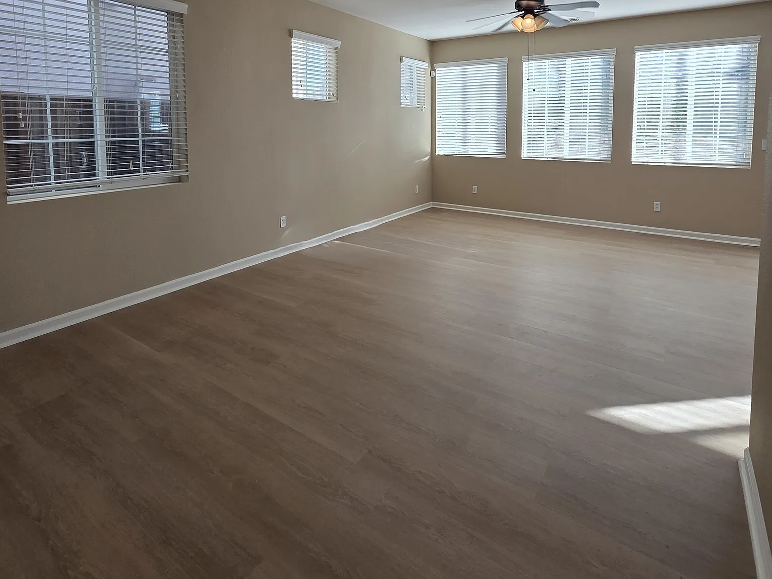 4 bed, 2.5 bath, 1838 sqft, $3,950 — Photo 2