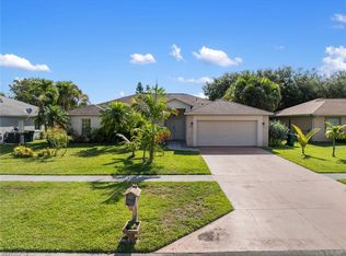 869 Summerfield Dr, Naples, FL 34120