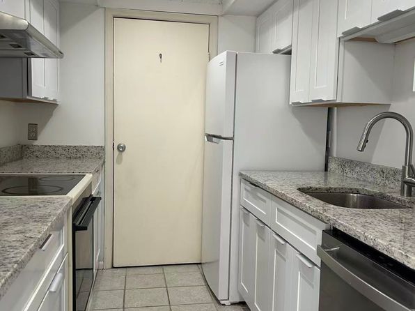 991 Manor Ln UNIT V