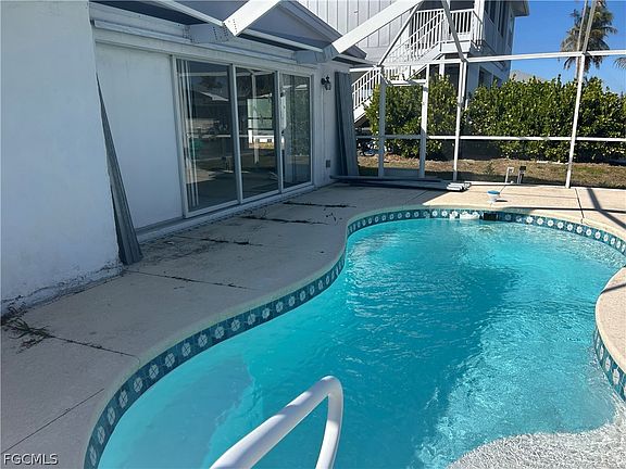 5th image of 2320 Oleander St