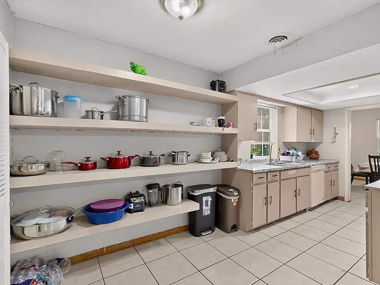 1514 Douglas Dr — Photo 19