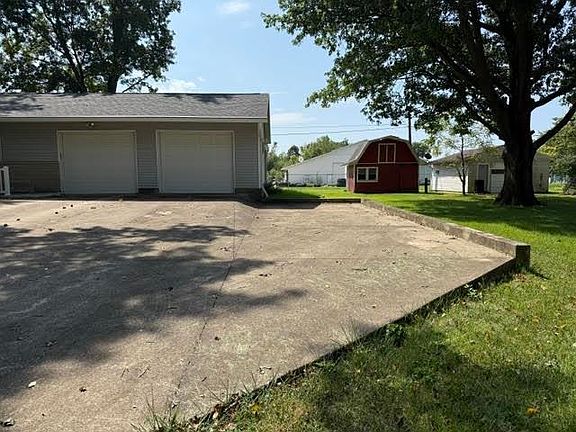 2nd image of 1015 Fairacres Rd
