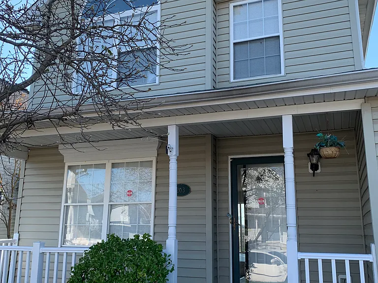 203 Academy Ln — Photo 2