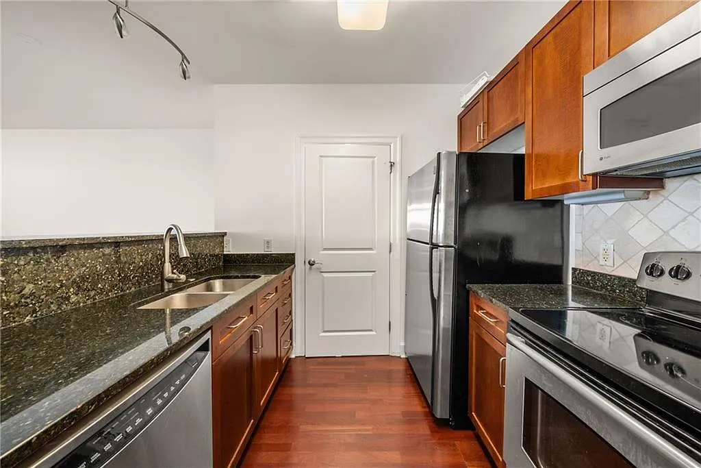 1 bed, 1.0 bath, 874 sqft, $2,150 — Photo 4