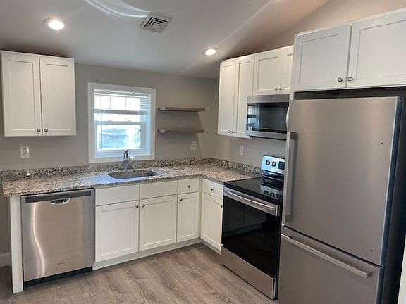 3rd image of 64 Barrett Ave Unit 3