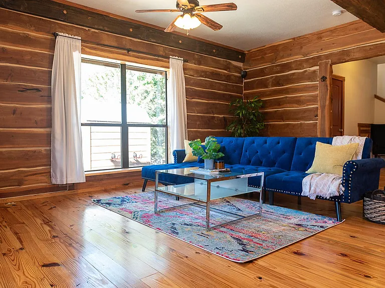 1381 Greenbriar Dr — Photo 4