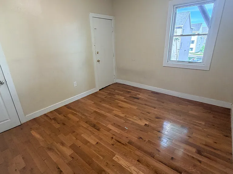 564 Howard Ave #2L — Photo 11