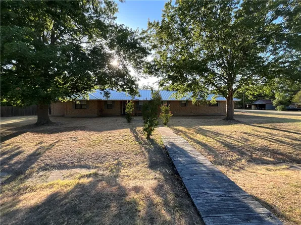 305 N Narcissus St, Kosse, TX 76653