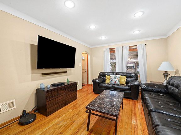 3rd image of 5158 S Lockwood Ave