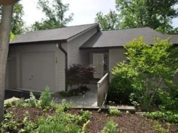 12 Hickory View Ln, Milford, OH 45150