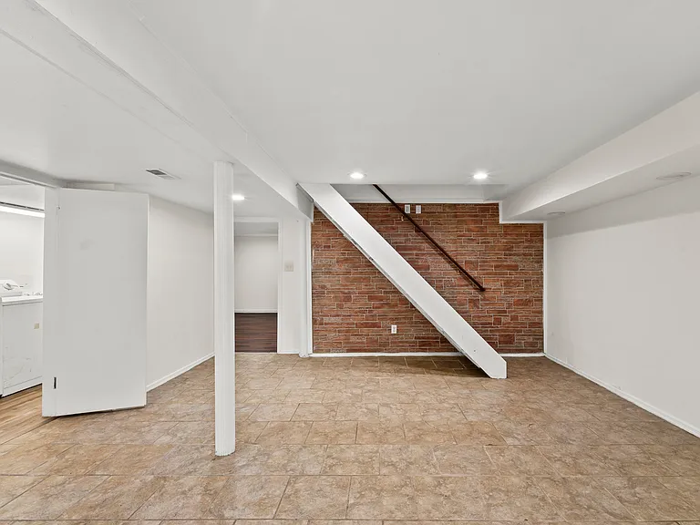 53 Oneida Ave — Photo 21