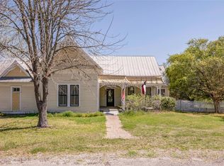 920 N Trinity St, Burton, TX 77835