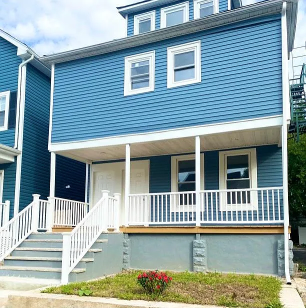 528 S Clinton St — Photo 1