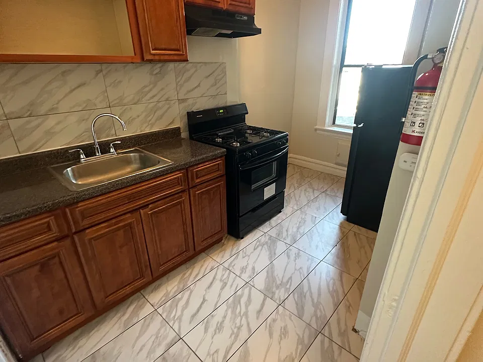 809 Broadway #411