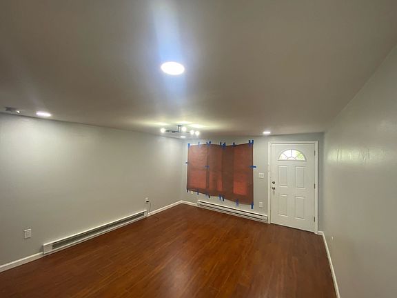 5th image of 121 Maple St #121