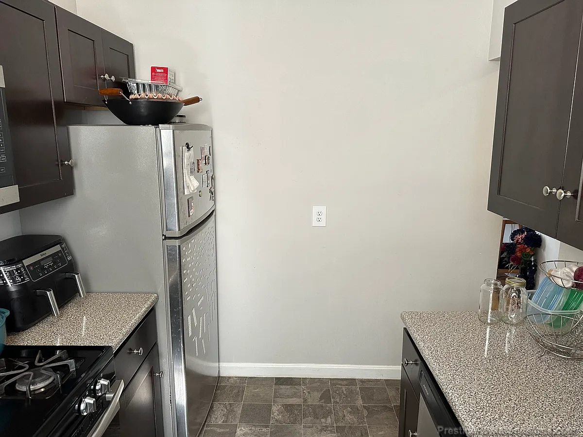 Building Photo - 98 Gordon St #2