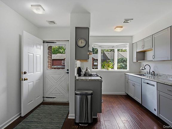 4th image of 13 Knoll View