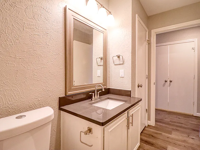 2221 Bowie Dr #7 — Photo 24