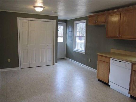3rd image of 170 Green Meadow Ln