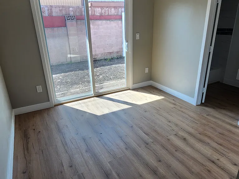 2130 W 80th St #1 — Photo 5