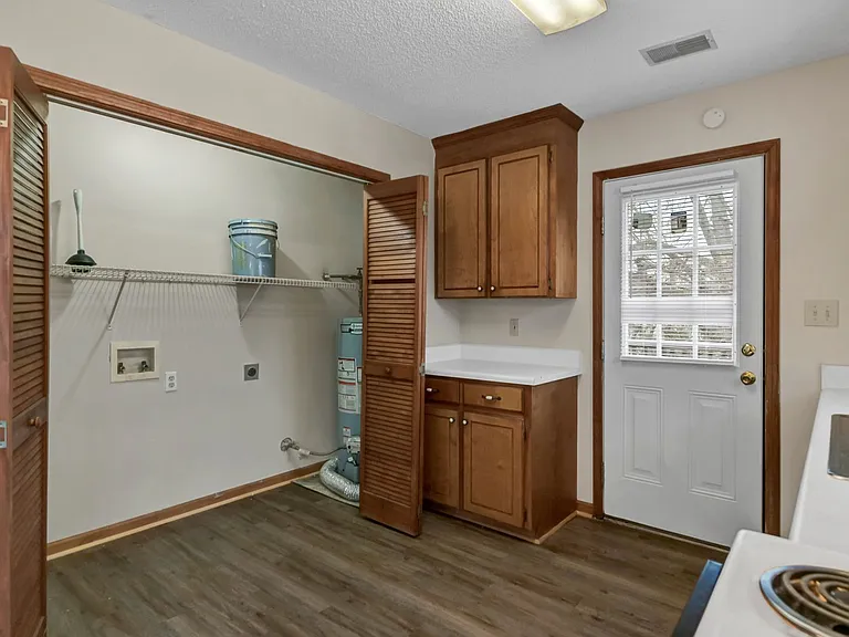 122 Hazelwood Ct — Photo 14