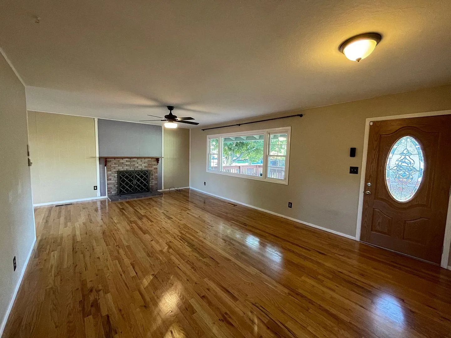 3 Bedroom and 2 — Photo 3